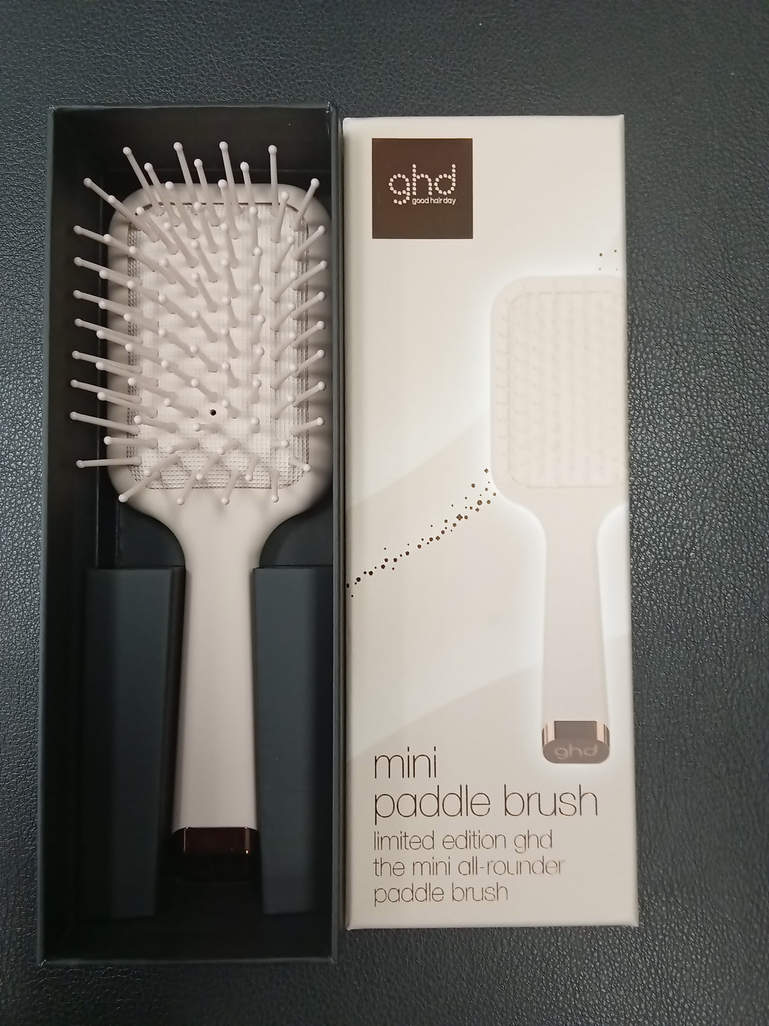 GHD mini paddle brush