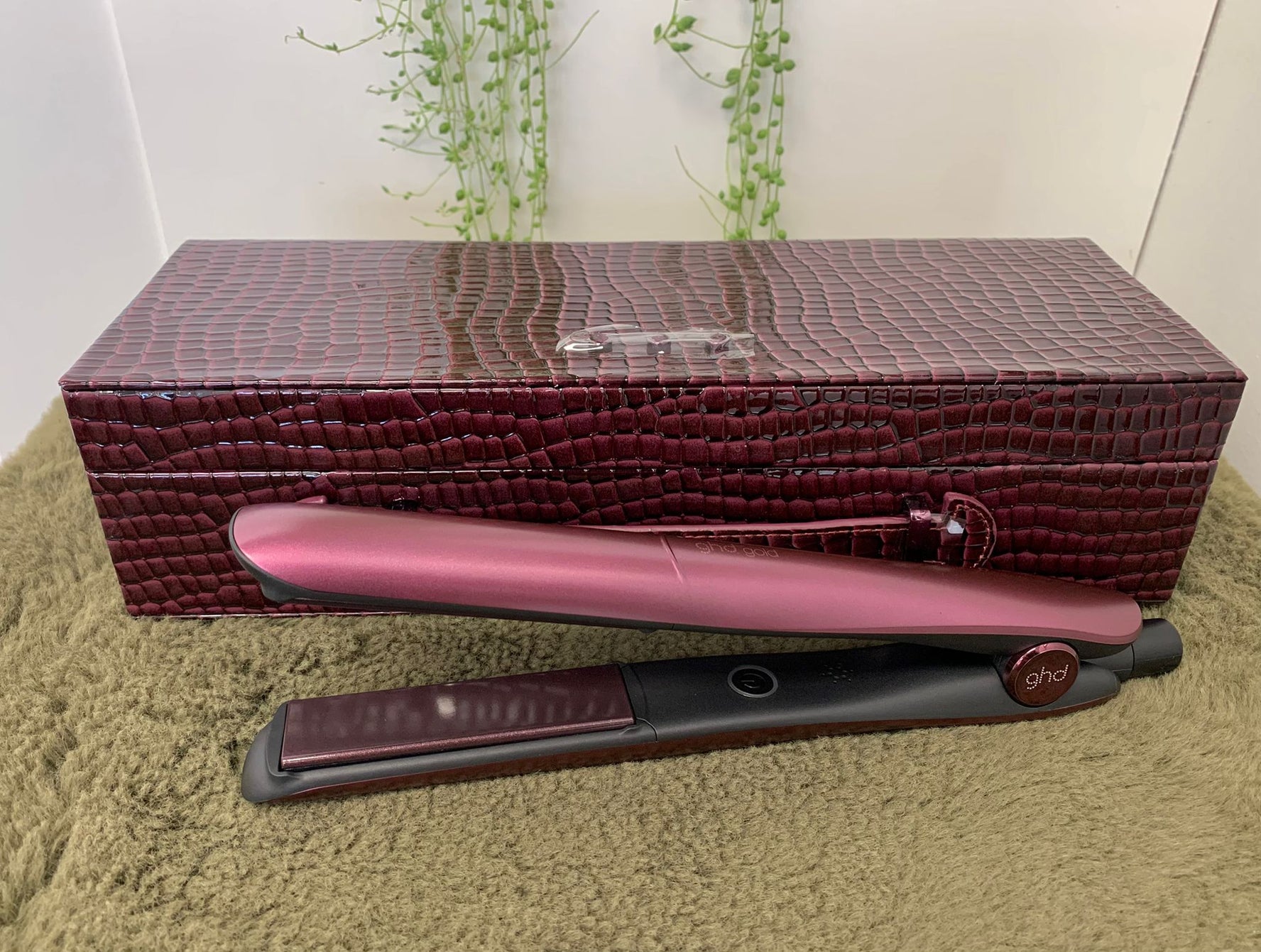NEW GHD GOLD® HAIR STRAIGHTENER CHERRY CHIC